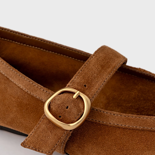 Sapatilha Essential Fivela Couro Suede Marrom Saddle