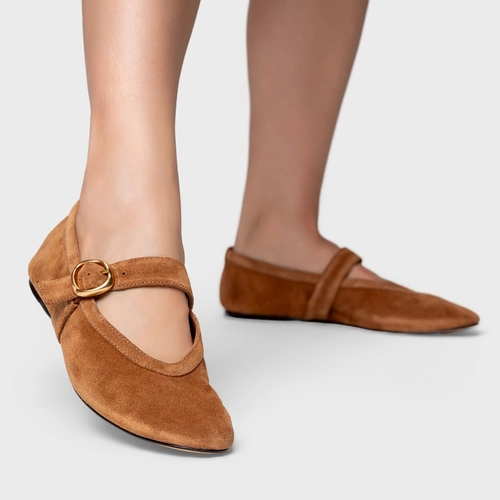 Sapatilha Essential Fivela Couro Suede Marrom Saddle