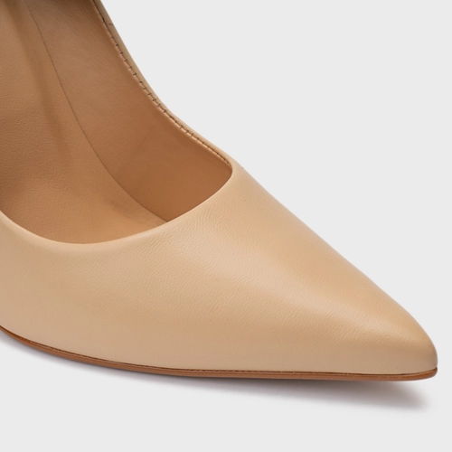 Scarpin Loretta Salto Fino Couro Bege Beige