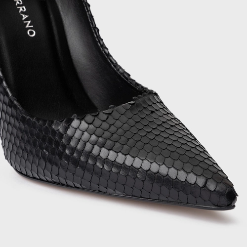 Scarpin Loretta Salto Fino Couro Snake Preto