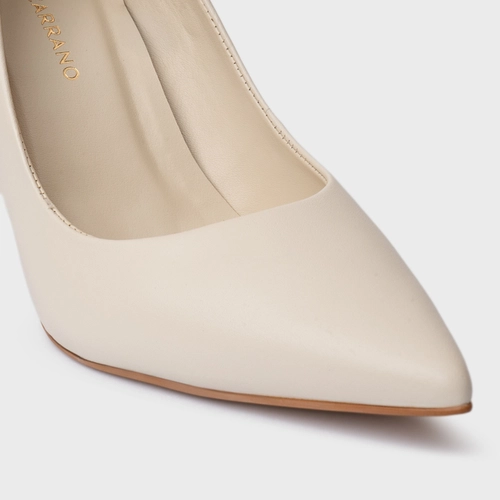 Scarpin Beatriz Salto Fino Couro Off White