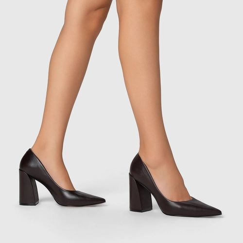Scarpin Iza Basic Salto Bloco Couro Marrom Dark Chocolate