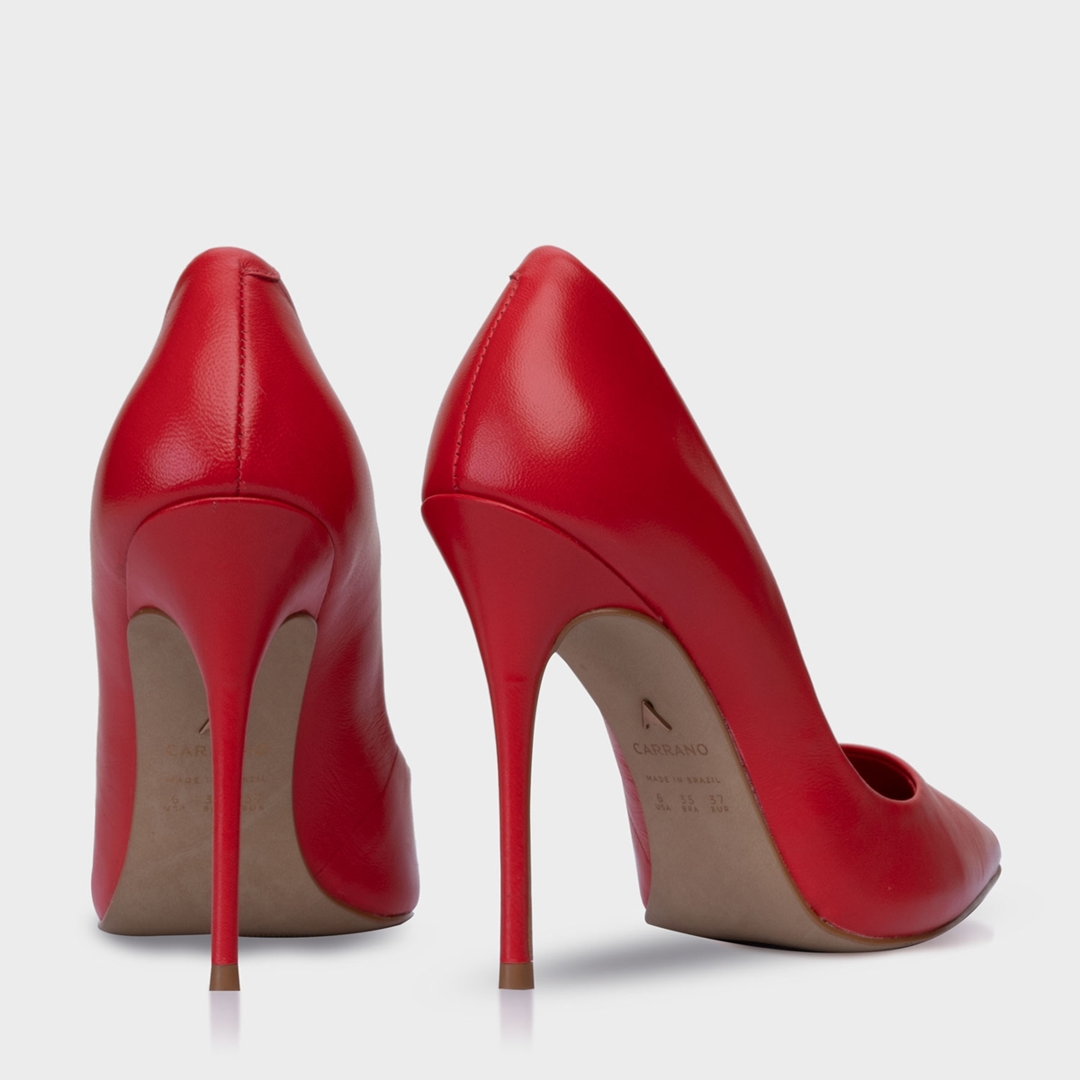 scarpin vermelho salto fino