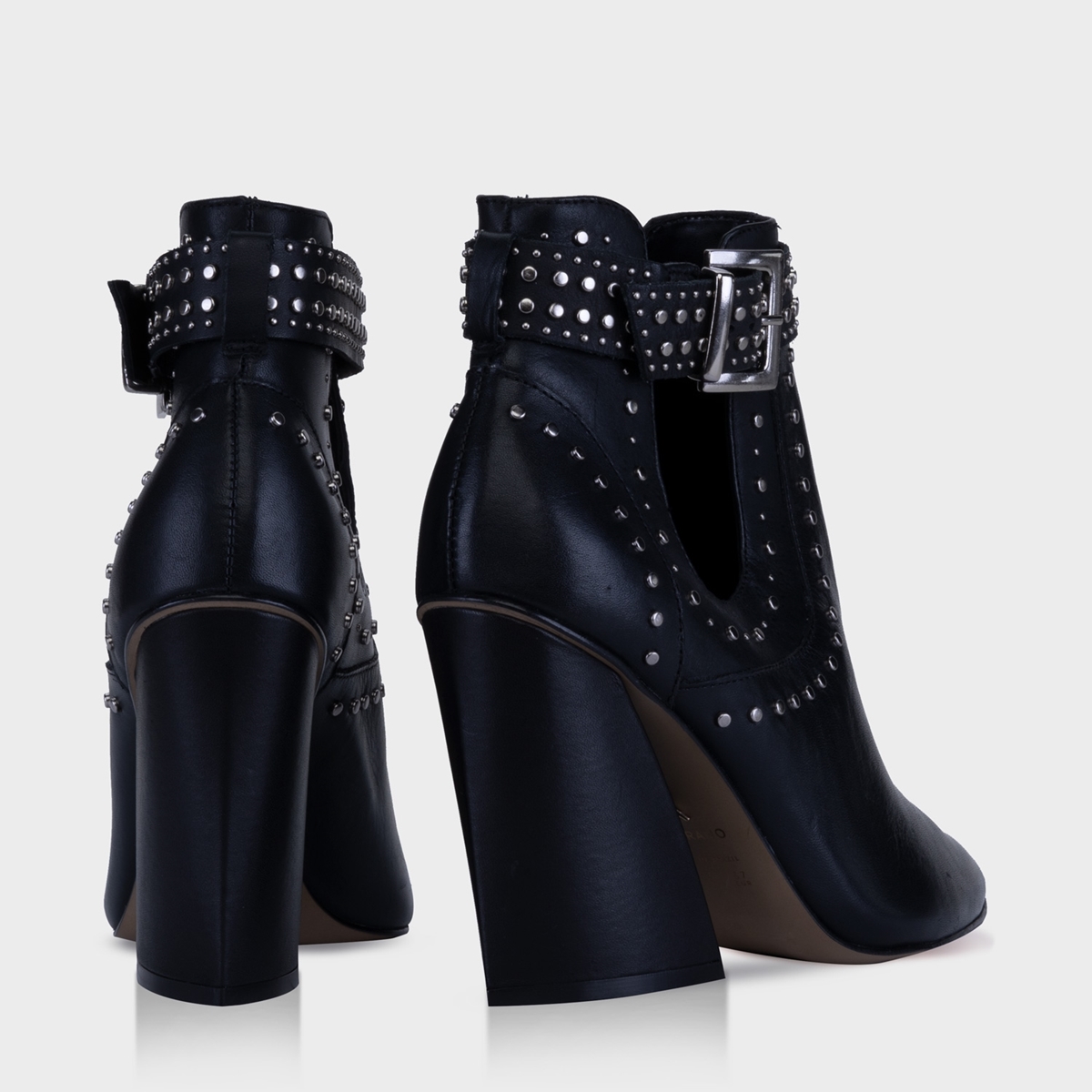 ankle boot tachas