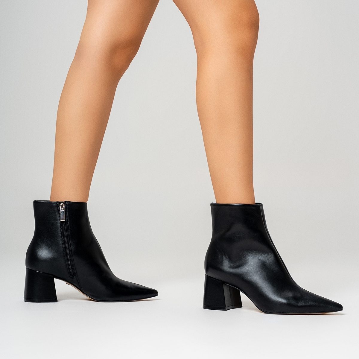 Bota Classic Salto Bloco Couro Preto