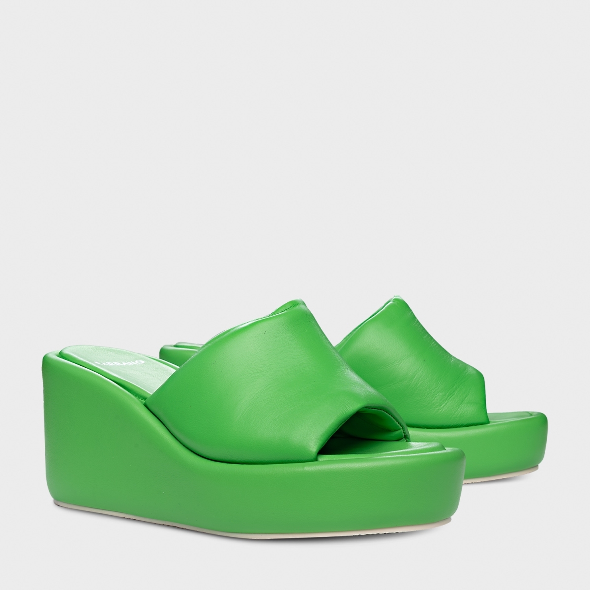 Sandalia anabela shop carrano