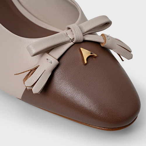 Scarpin Slingback Cap Toe Laço Couro Bege Cotton