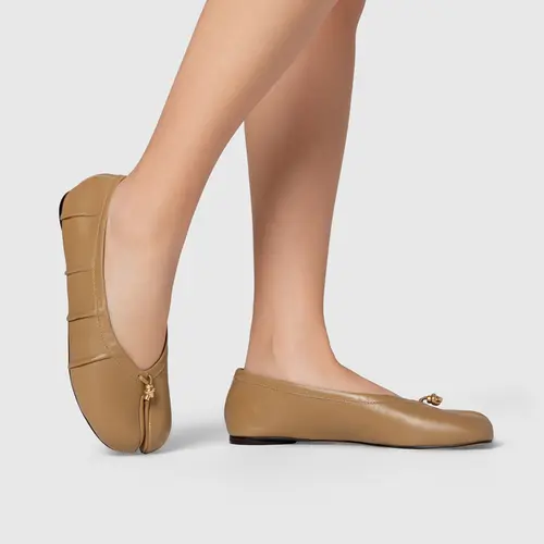 Sapatilha Tabi Couro Bege Almond