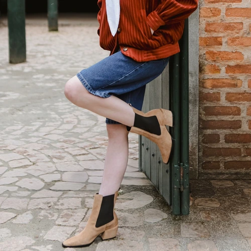 Bota Neutral Salto Bloco Couro Suede Bege Almond