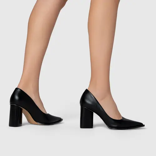 Scarpin Olga Salto Oval Couro Preto