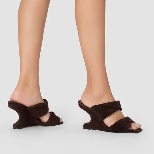 Open Mule Twist Anabela Curve Couro Suede Marrom Ganache
