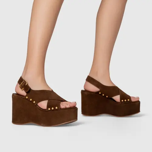 Sandália Tiras Statements Studs Maxi Anabela Marrom Brownie