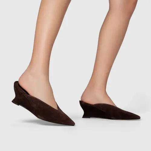 Mule Bico Fino Anabela Slim Couro Suede Marrom Ganache