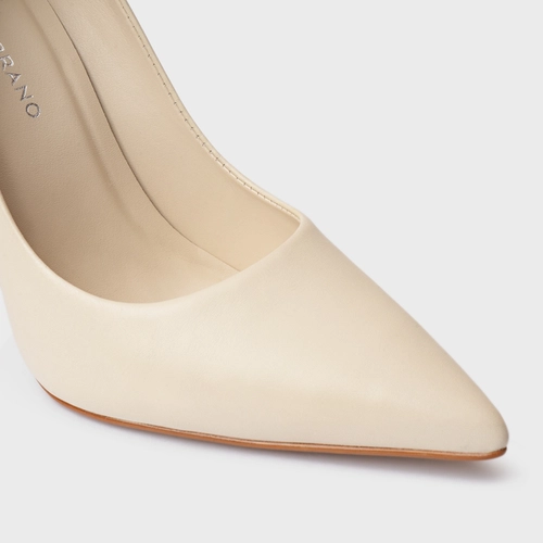 Scarpin Loretta Salto Fino Couro Off White Egg Shell