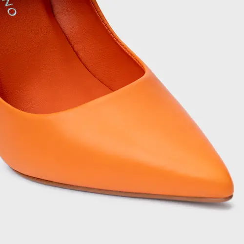 Scarpin Loretta Salto Fino Couro Laranja Caju