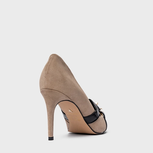 Scarpin Detalhe Fivela Salto Fino Couro Suede Bege Funghi