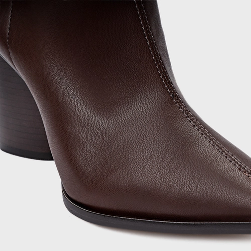Bota Classic Stretch Salto Bloco Couro Marrom Dark Brown