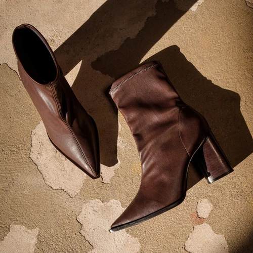 Bota Classic Stretch Salto Bloco Couro Marrom Dark Brown