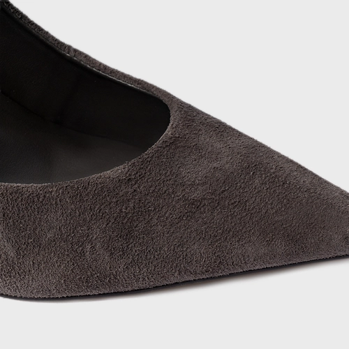 Scarpin Susan Salto Bloco Slim Couro Suede Cinza Grafite