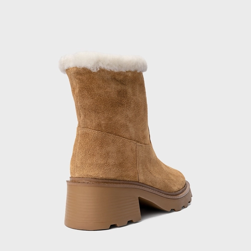Bota Furry Tratorada Couro Suede Bege Almond