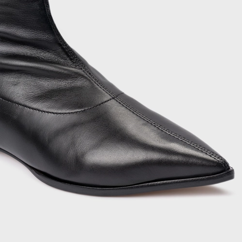 Bota Bico Alongado Cano Alto Couro Preto