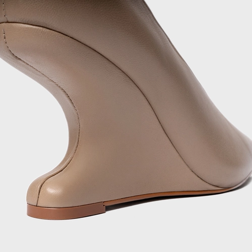 Scarpin Peep Toe Anabela Curve Couro Bege Funghi