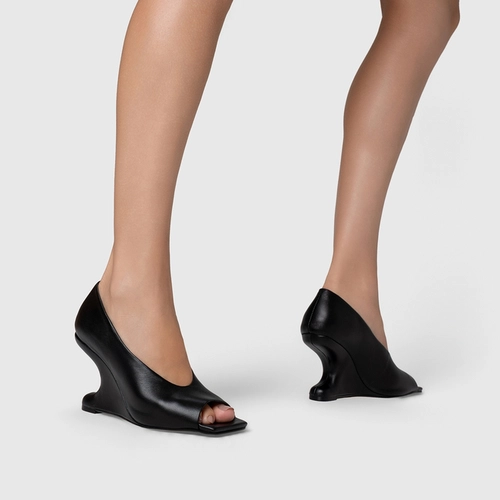 Scarpin Peep Toe Anabela Curve Couro Preto