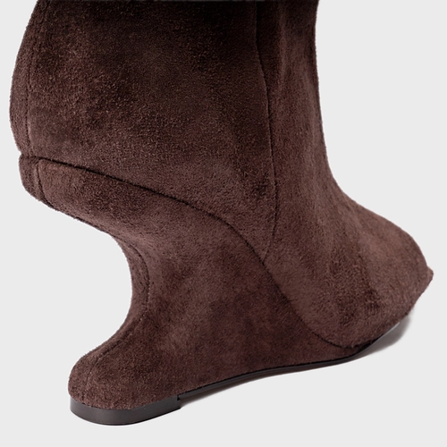 Bota Peep Toe Cano Alto Anabela Curve Couro Suede Marrom Ganache