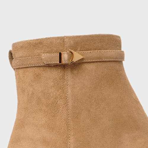 Bota Minimalist Bico Alongado Couro Suede Bege Almond