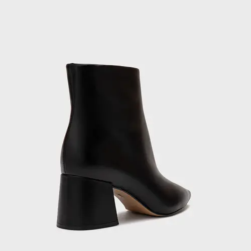 Bota Classic Salto Bloco Couro Preto