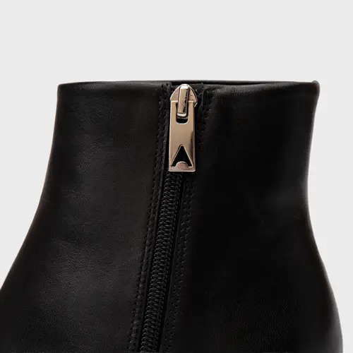 Bota Classic Salto Bloco Couro Preto