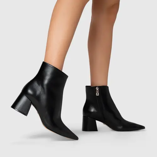 Bota Classic Salto Bloco Couro Preto