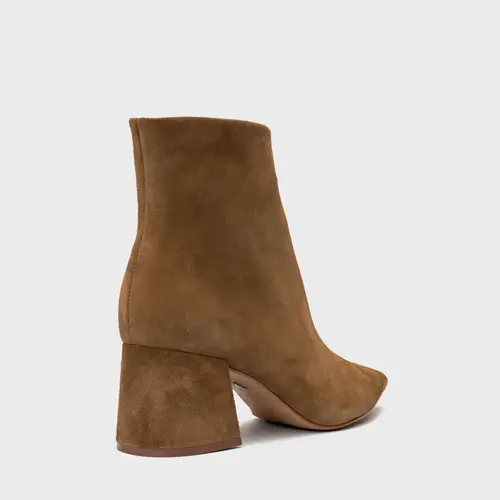 Bota Classic Salto Bloco Couro Suede Bege Safari