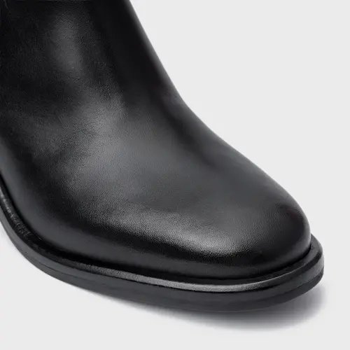 Bota Timeless Salto Bloco Couro Preto