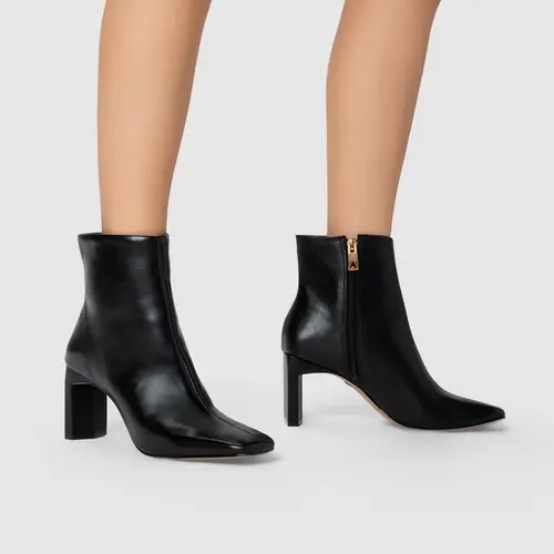 Bota Stylish Salto Reto Couro Preto