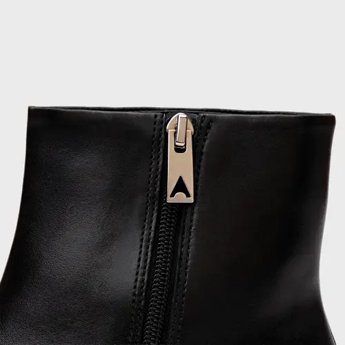 Bota Classic Bico Fino Couro Preto