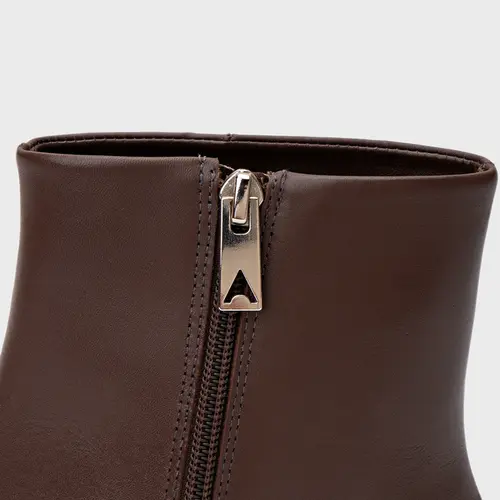 Bota Classic Bico Fino Couro Marrom Wardly Brown