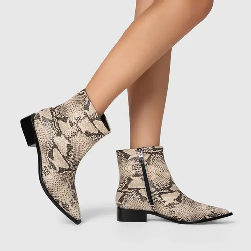 Bota Classic Bico Fino Couro Snake Animal Print Natural