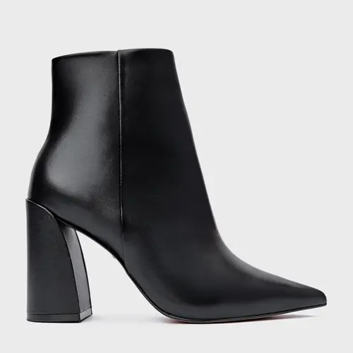 Bota Basic Salto Bloco Bico Fino Couro Preto