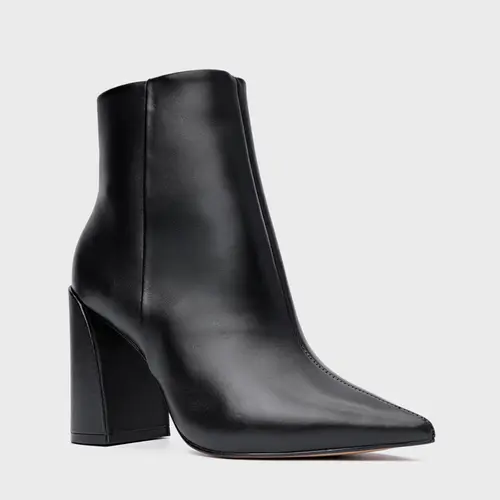 Bota Basic Salto Bloco Bico Fino Couro Preto