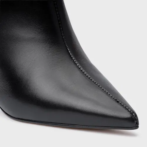 Bota Basic Salto Bloco Bico Fino Couro Preto