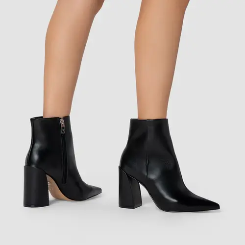 Bota Basic Salto Bloco Bico Fino Couro Preto