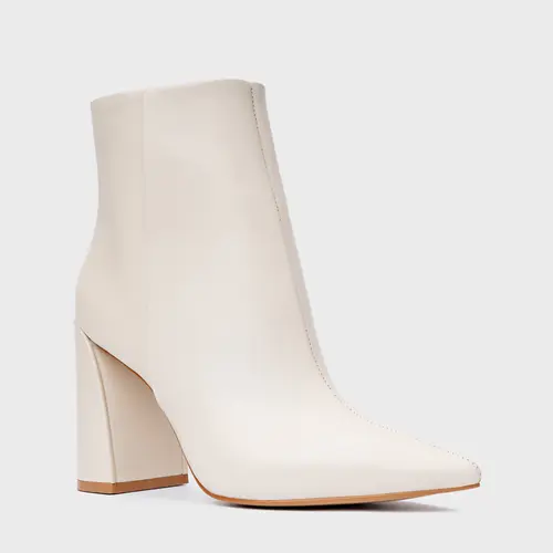 Bota Basic Salto Bloco Bico Fino Couro Off White Cream