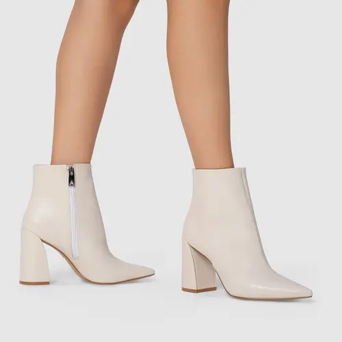 Bota Basic Salto Bloco Bico Fino Couro Off White Cream