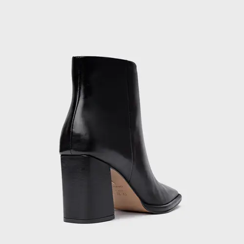 Bota Classic Bico Quadrado Salto Bloco Couro Preto