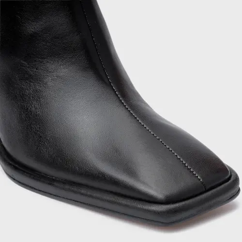 Bota Classic Bico Quadrado Salto Bloco Couro Preto