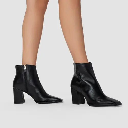 Bota Classic Bico Quadrado Salto Bloco Couro Preto
