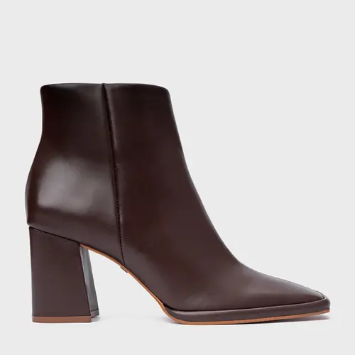 Bota Classic Bico Quadrado Salto Bloco Couro Marrom Wardly Brown