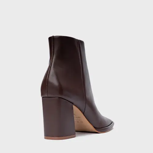 Bota Classic Bico Quadrado Salto Bloco Couro Marrom Wardly Brown
