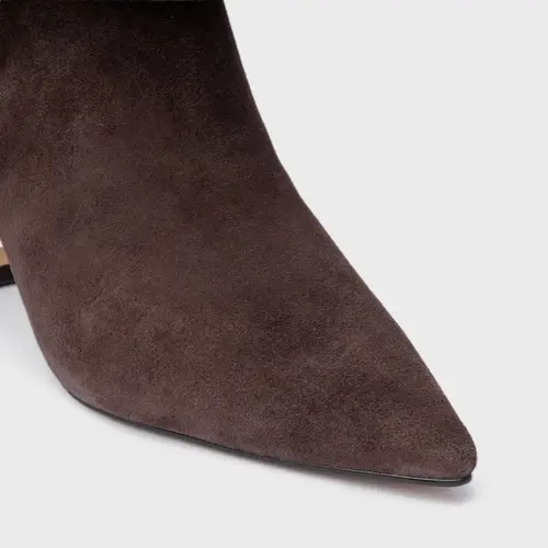 Bota Recorte Salto Wave Couro Suede Marrom Ganache